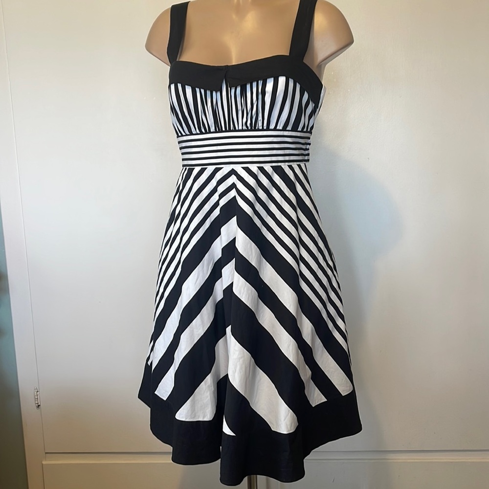 TEEZEMe. Black & White color Lovely  size 11” womens midi DRESS